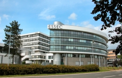Une première mondiale, L’ESSEC Business School connecte ses campus à la plateforme Social Retail et à ses beacons