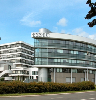 Une premiÃ¨re mondiale, LâESSEC Business School connecte ses campus Ã  la plateforme Social Retail et Ã  ses beacons